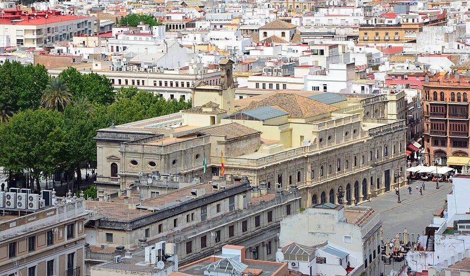 Climbing the Giralda by ramp, and why there are no stairs